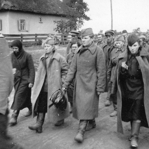Что делали немцы с пленными женщинами фото